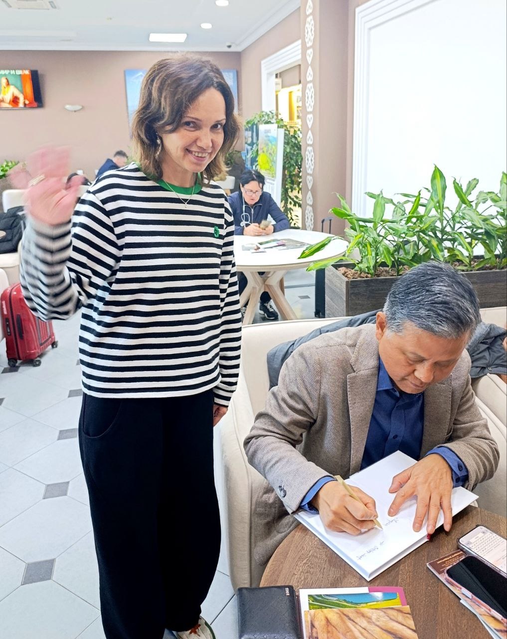 Readers’ Meeting · Personal Signing